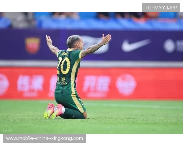 球员加盟后首秀即破门,新援迅速赢得主教练信任,开启球队全新篇章