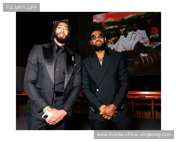 詹姆斯组织全队,湖人顺利稳住优势